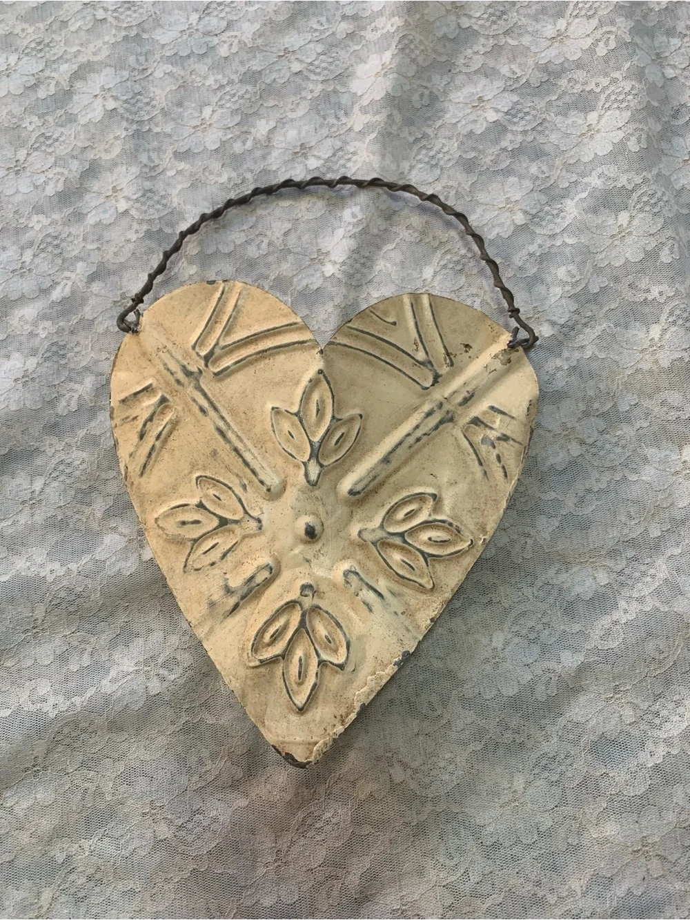 Vintage Rustic Metal Double Heart Wall Hanging, Embossed Tin Farmhouse Decor
